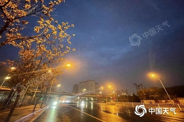 今天北京有雾来扰早晨东部有零星小雨 最高气温将回升至18℃